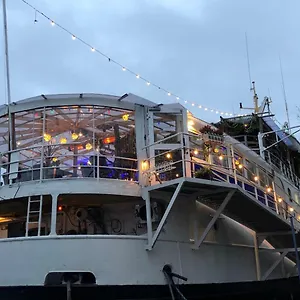 2* Botel Loginn